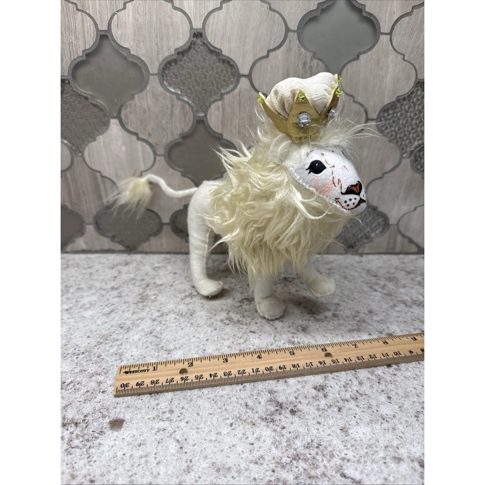 Annalee Christmas Elegant White Lion Ivory Gold Crown Metallic Posable 7" Unique